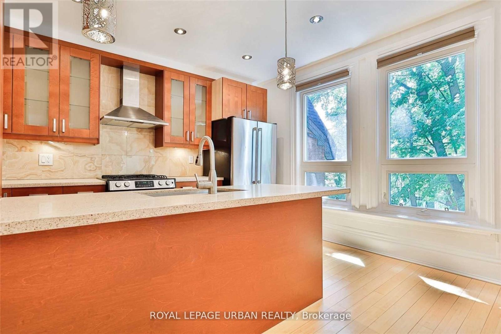 












323 ONTARIO STREET

,
Toronto,




Ontario
M5A2V8

