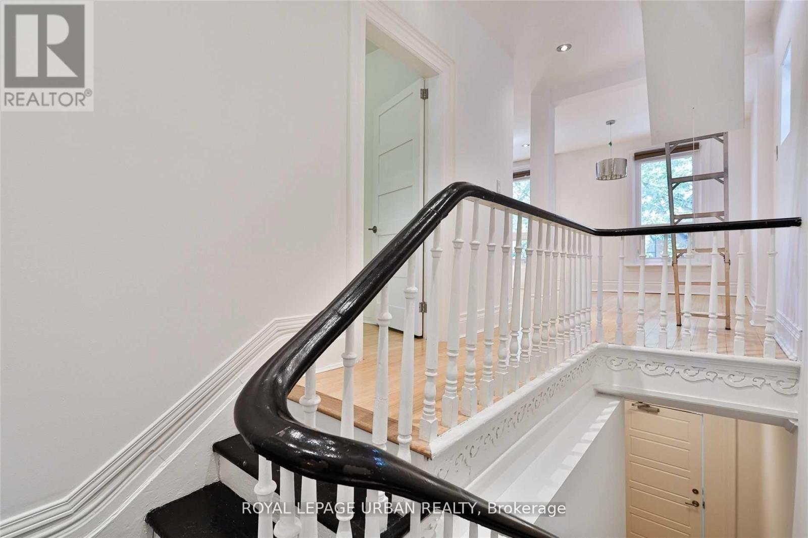 












323 ONTARIO STREET

,
Toronto,




Ontario
M5A2V8

