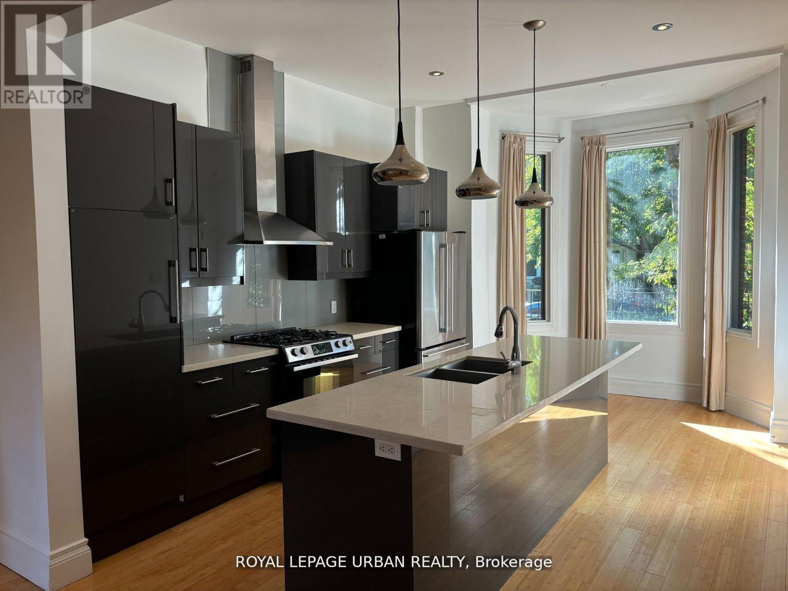 












323 ONTARIO STREET

,
Toronto,




Ontario
M5A2V8

