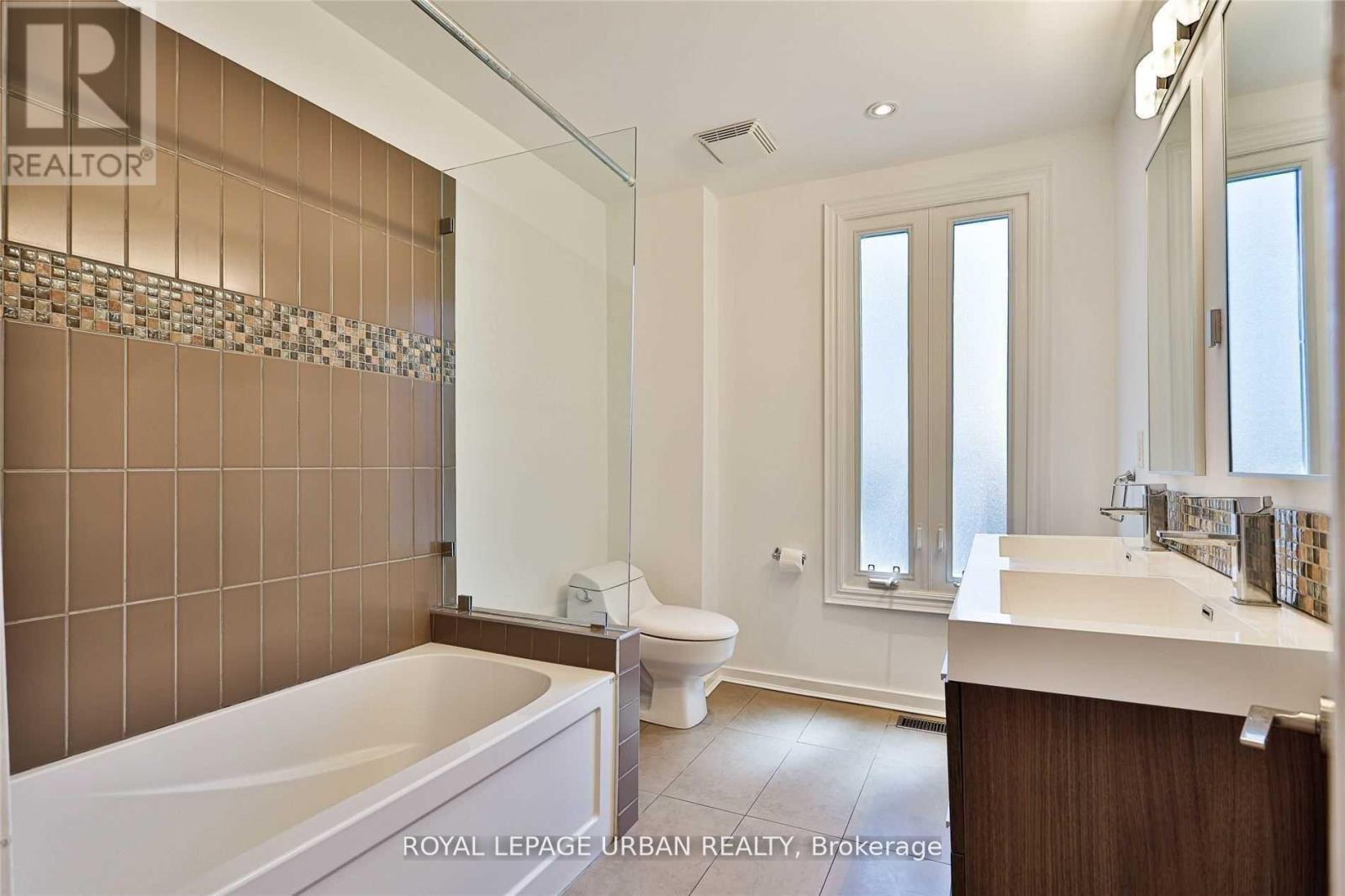 












323 ONTARIO STREET

,
Toronto,




Ontario
M5A2V8

