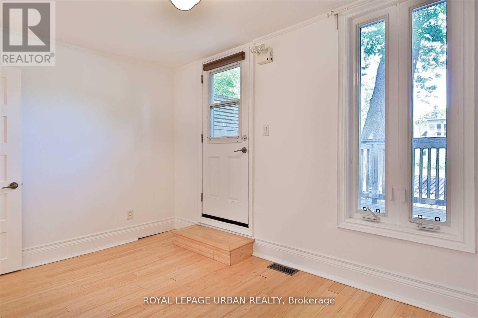 












323 ONTARIO STREET

,
Toronto,




Ontario
M5A2V8

