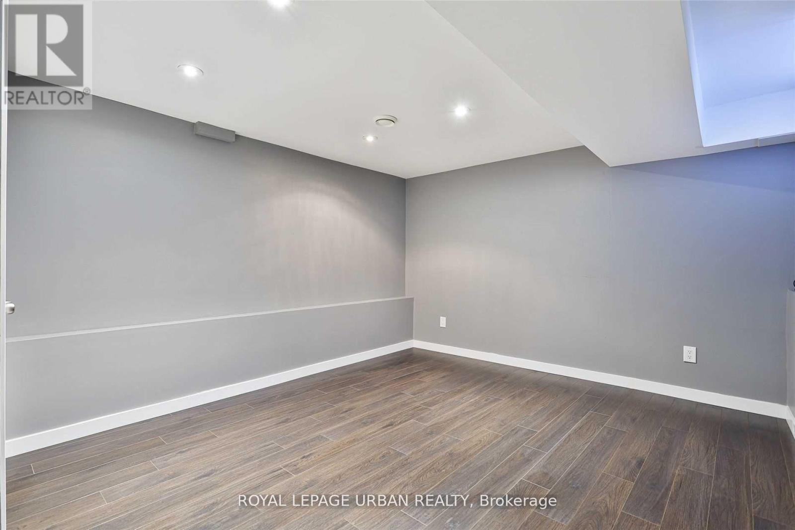 












323 ONTARIO STREET

,
Toronto,




Ontario
M5A2V8

