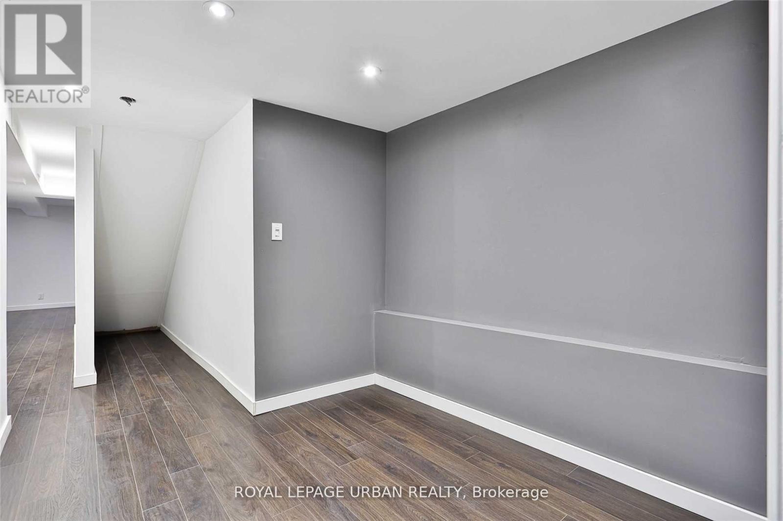 












323 ONTARIO STREET

,
Toronto,




Ontario
M5A2V8

