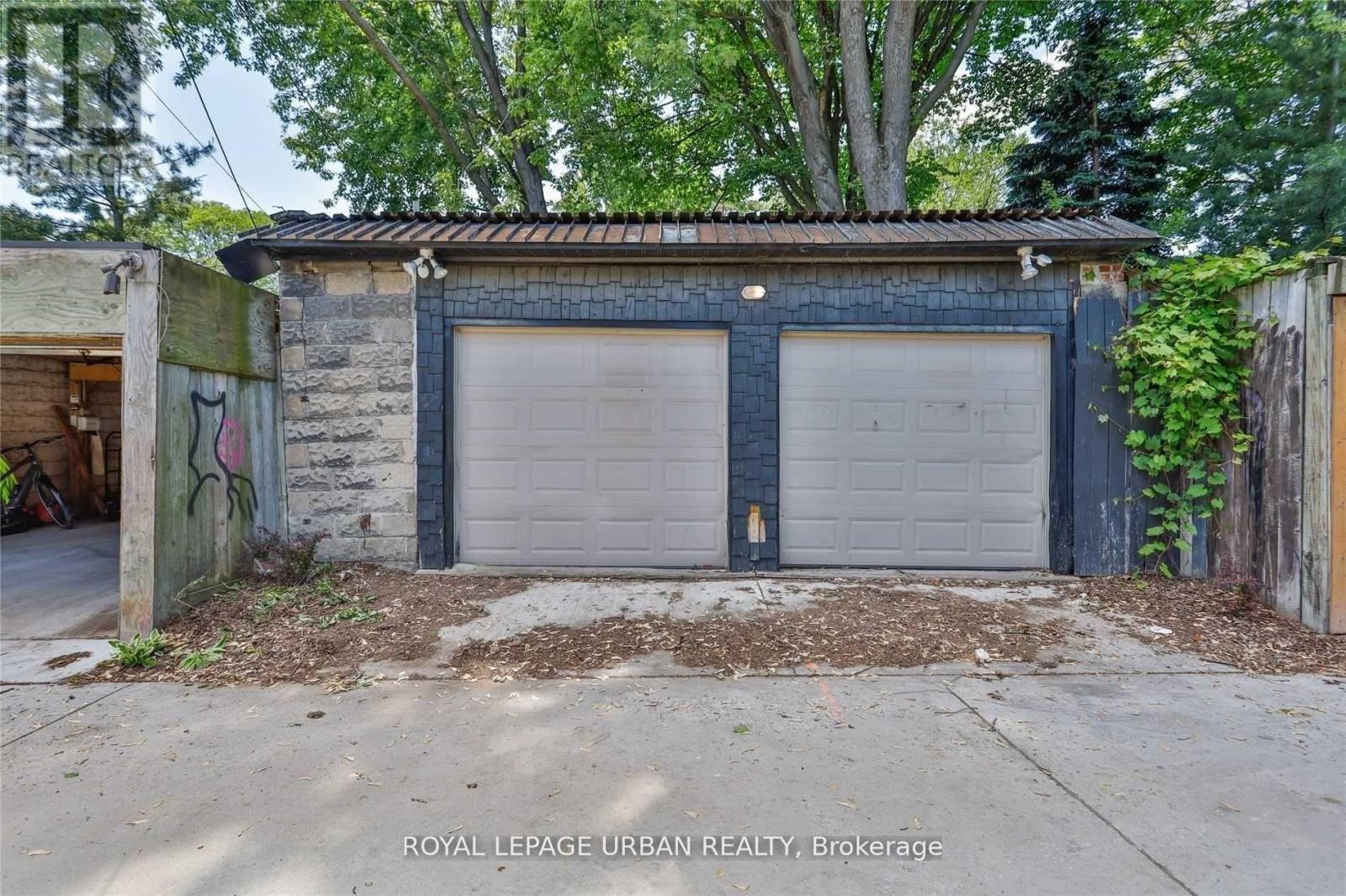 












323 ONTARIO STREET

,
Toronto,




Ontario
M5A2V8


