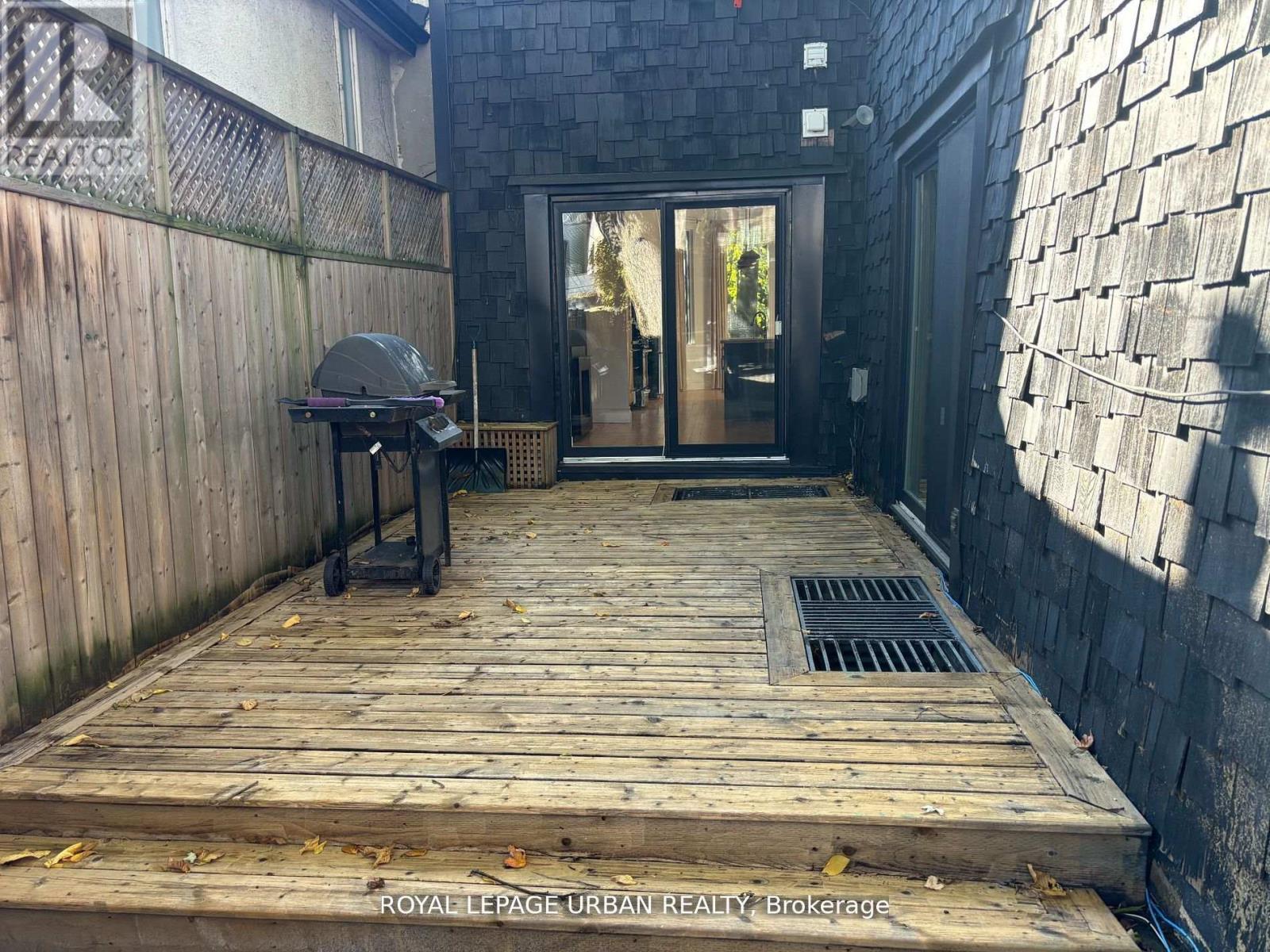 












323 ONTARIO STREET

,
Toronto,




Ontario
M5A2V8

