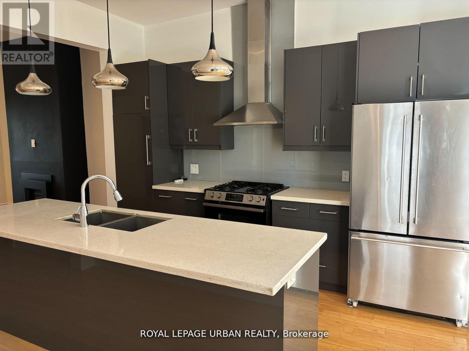 












323 ONTARIO STREET

,
Toronto,




Ontario
M5A2V8


