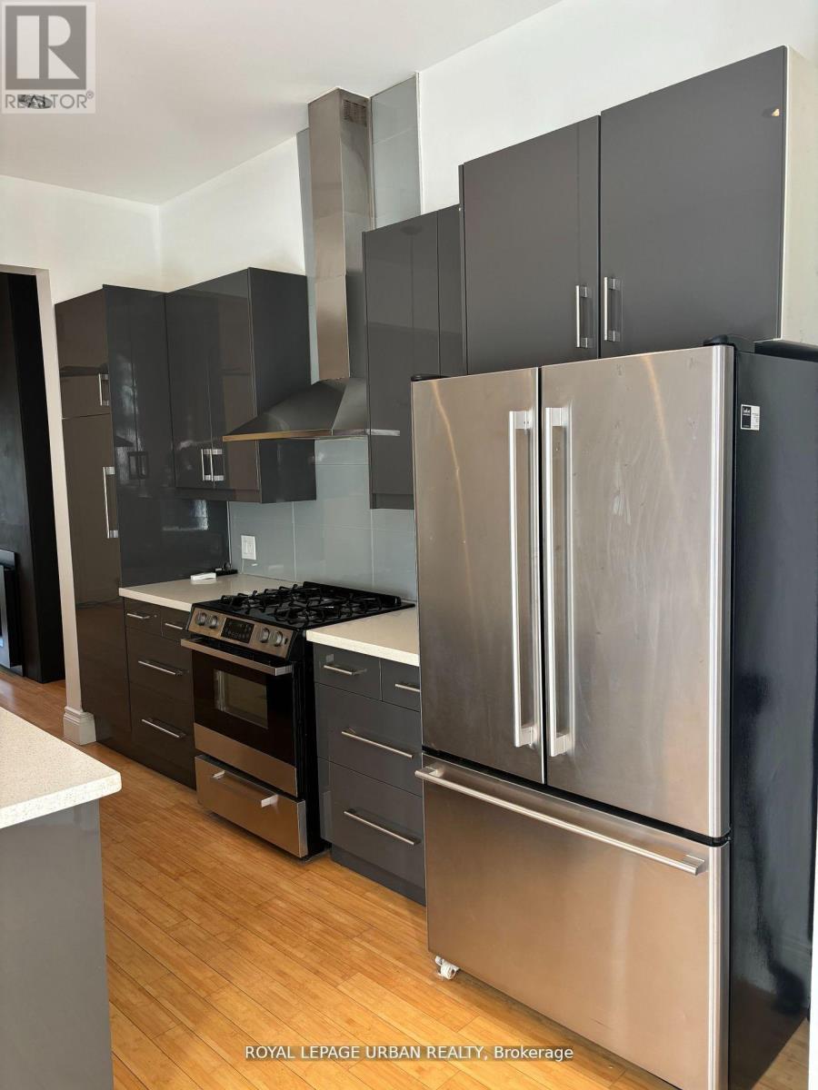 












323 ONTARIO STREET

,
Toronto,




Ontario
M5A2V8

