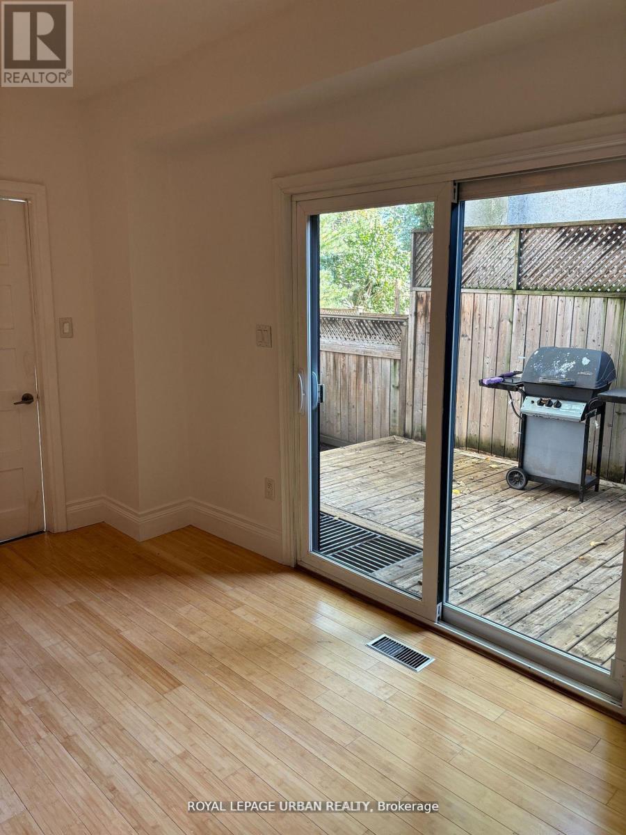 












323 ONTARIO STREET

,
Toronto,




Ontario
M5A2V8

