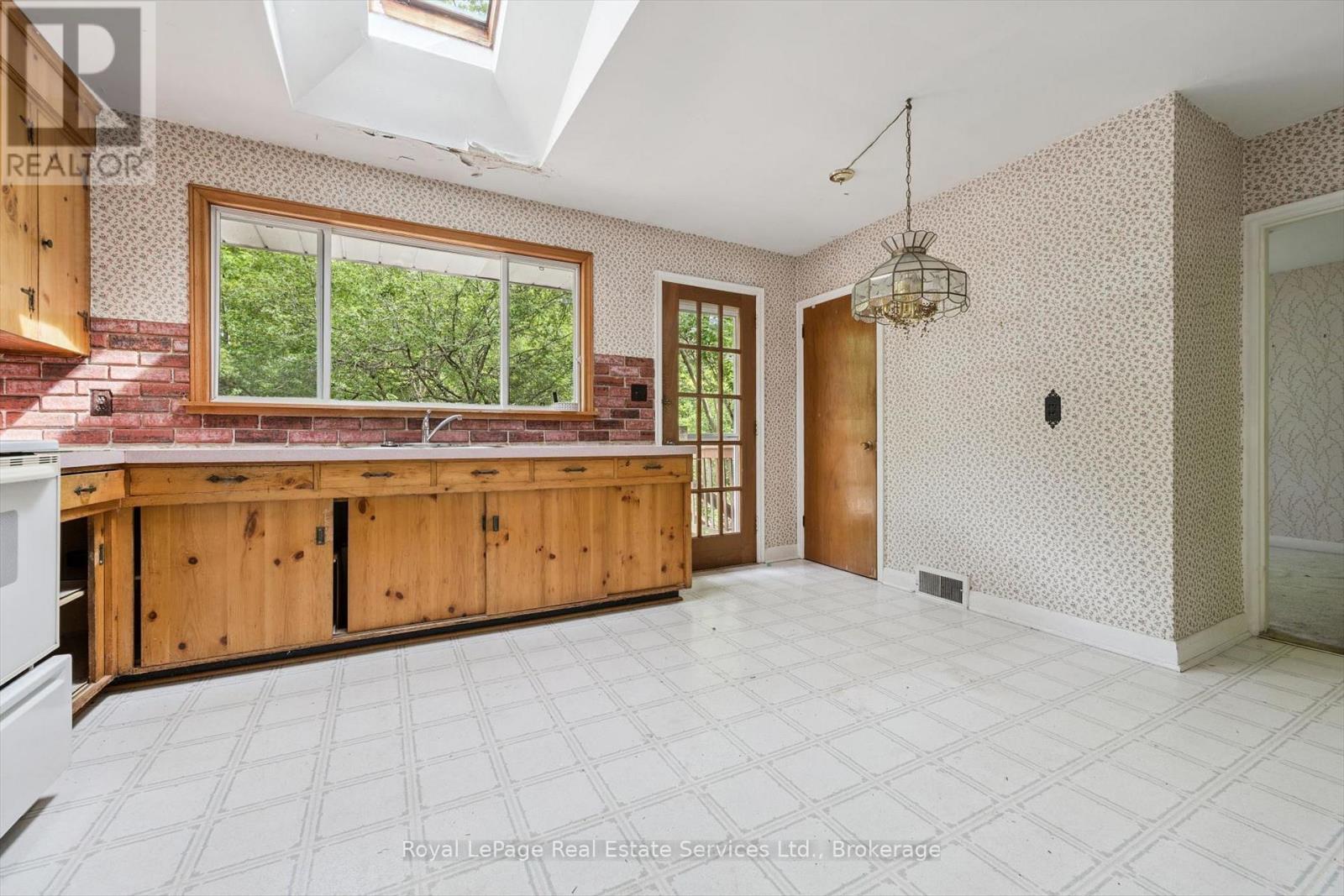 












1118 MELVIN AVENUE

,
Oakville (MO Morrison),




Ontario
L6J2V9

