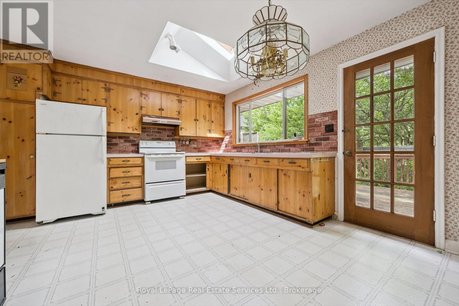 












1118 MELVIN AVENUE

,
Oakville (MO Morrison),




Ontario
L6J2V9

