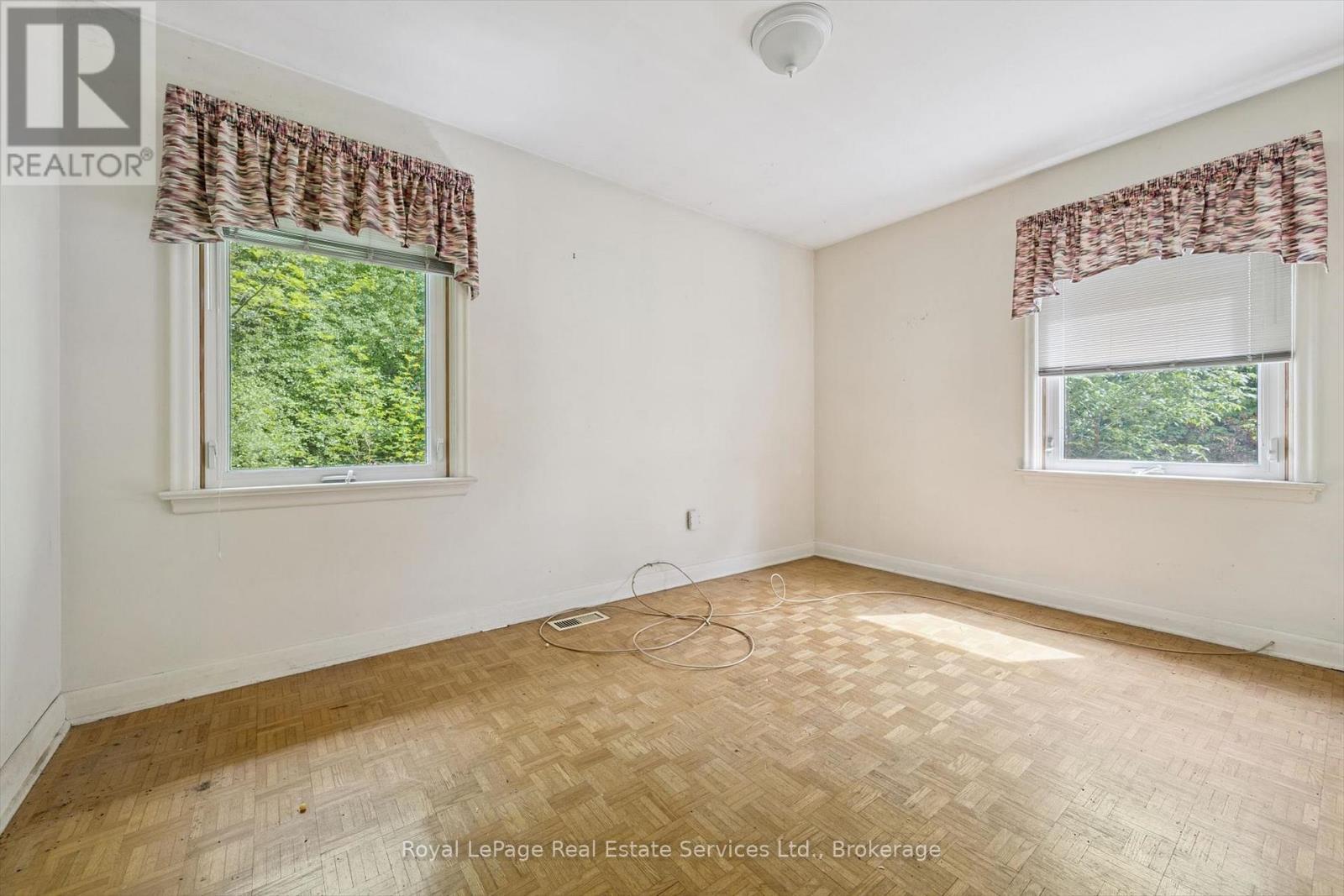 












1118 MELVIN AVENUE

,
Oakville (MO Morrison),




Ontario
L6J2V9

