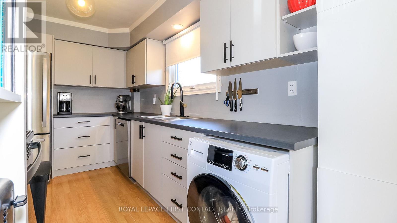 












181 NAPIER STREET

,
Barrie,




Ontario
L4M1W9

