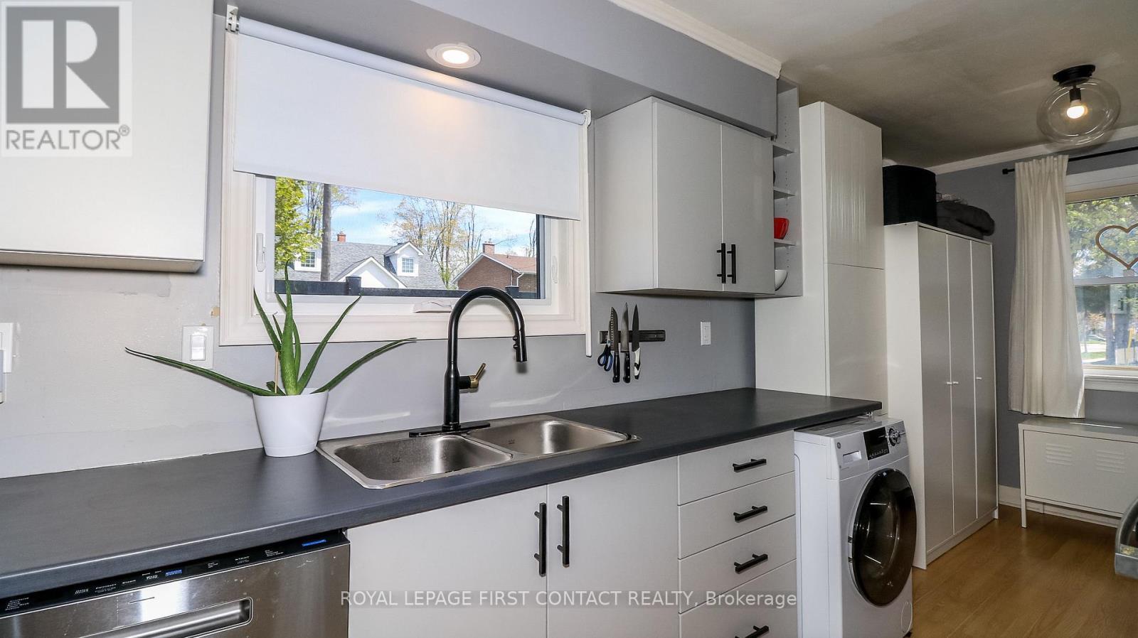 












181 NAPIER STREET

,
Barrie,




Ontario
L4M1W9


