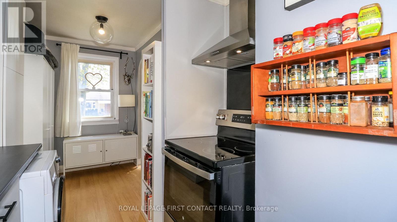 












181 NAPIER STREET

,
Barrie,




Ontario
L4M1W9

