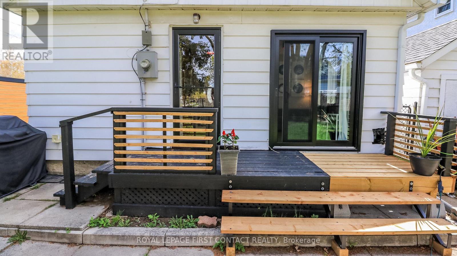 












181 NAPIER STREET

,
Barrie,




Ontario
L4M1W9

