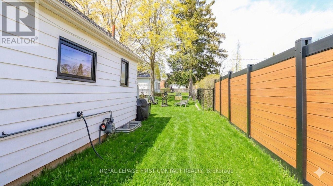 












181 NAPIER STREET

,
Barrie,




Ontario
L4M1W9

