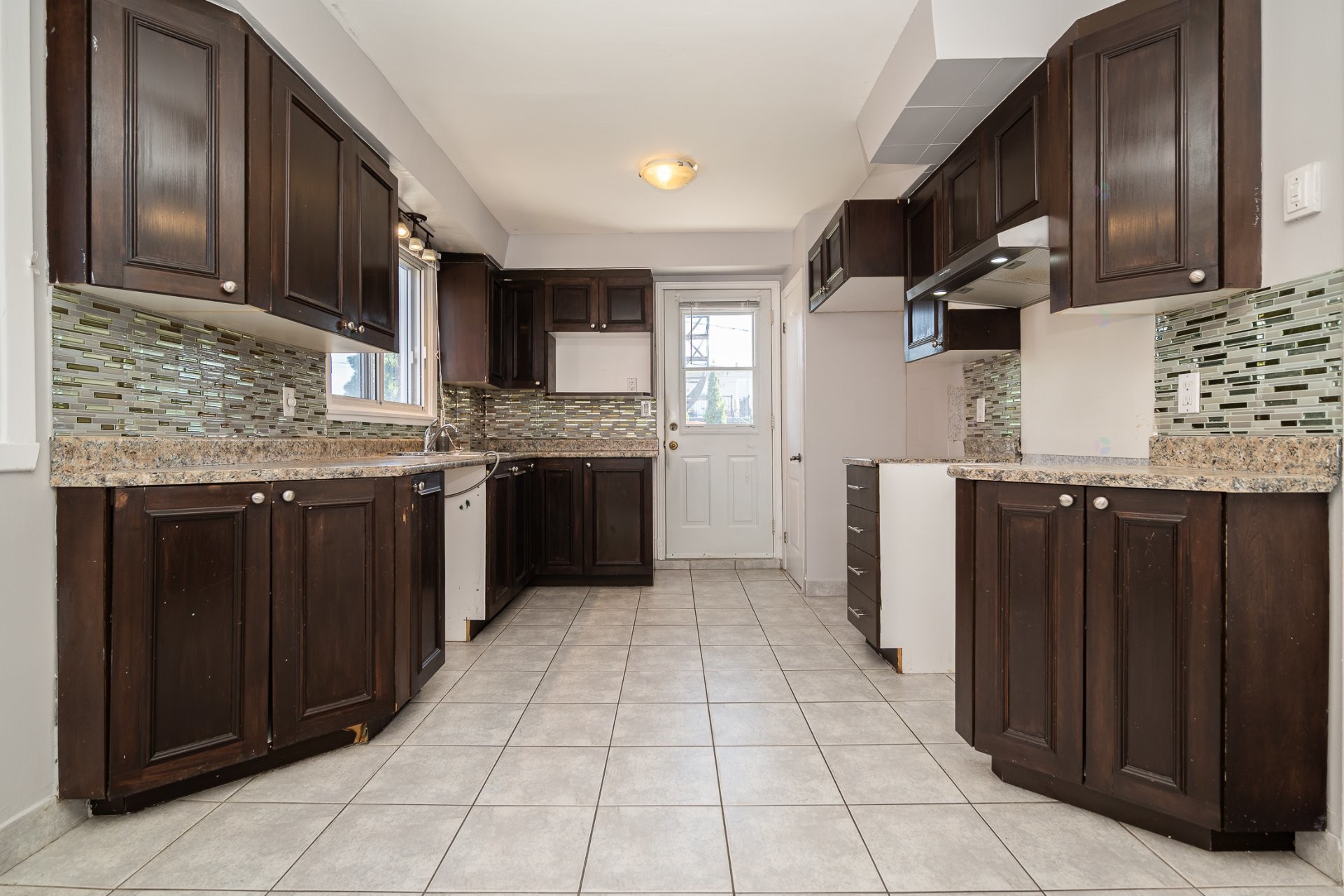 









4910


Boul. Notre-Dame

,
Laval (Chomedey),




QC
H7W1V5

