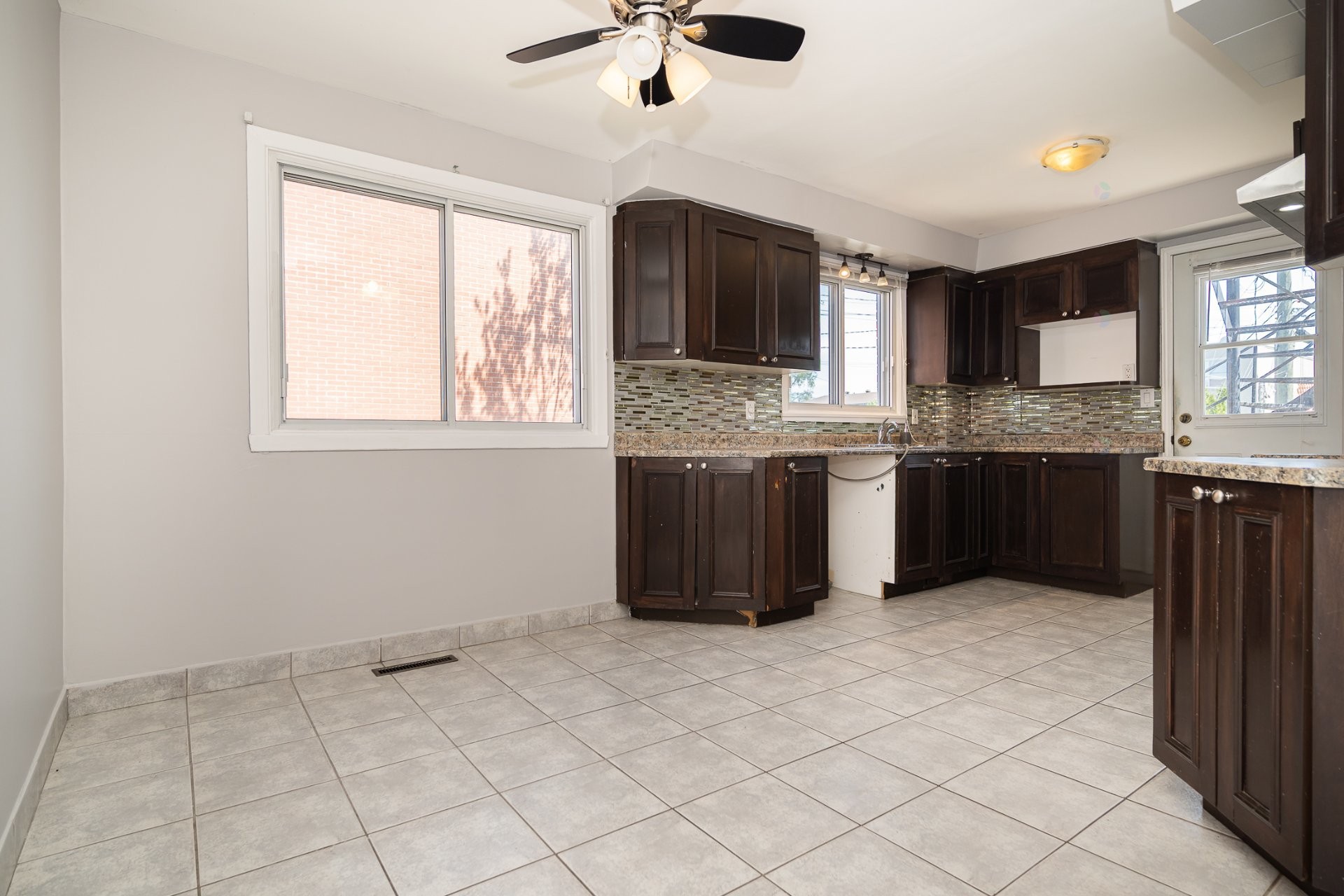 









4910


Boul. Notre-Dame

,
Laval (Chomedey),




QC
H7W1V5

