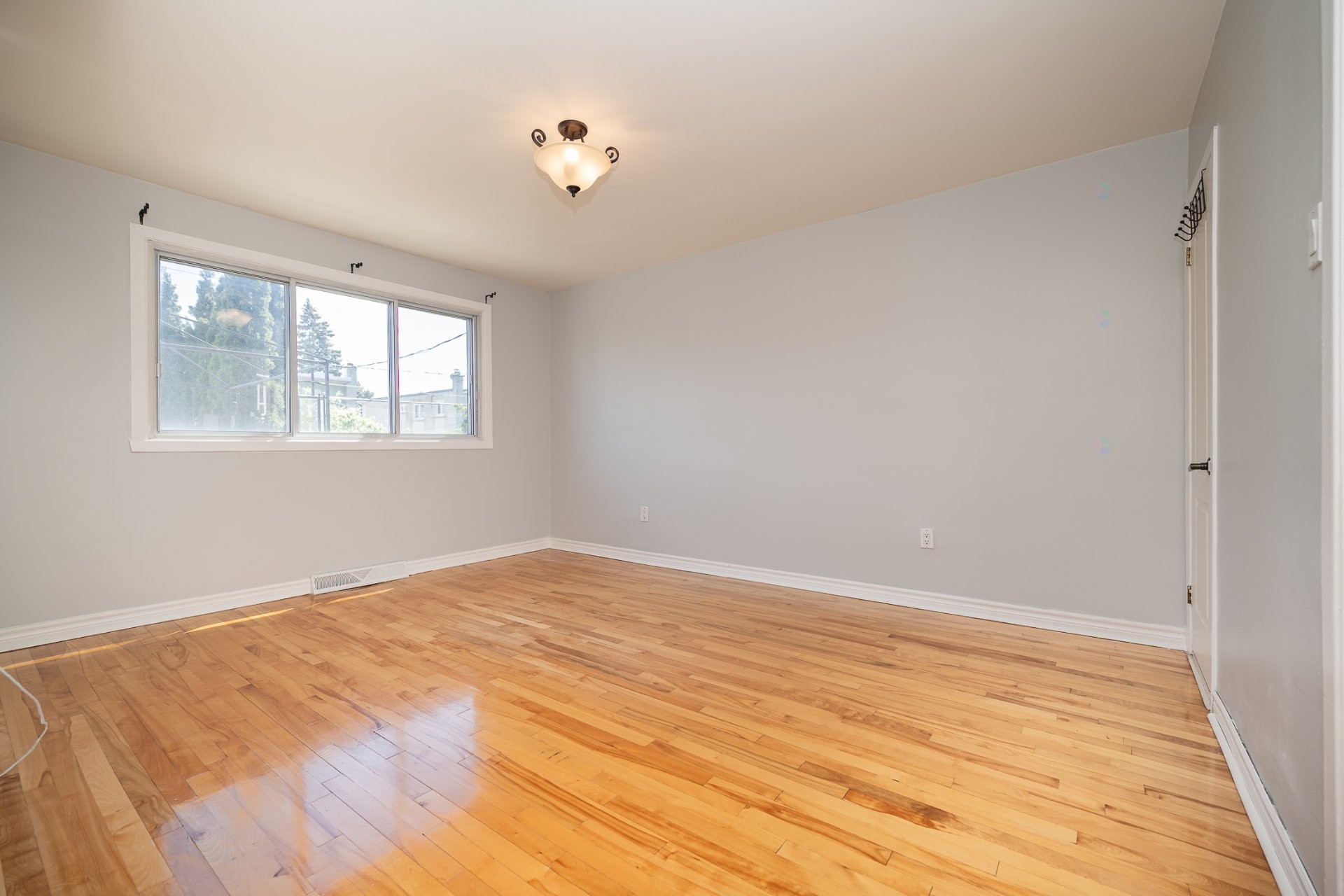 









4910


Boul. Notre-Dame

,
Laval (Chomedey),




QC
H7W1V5

