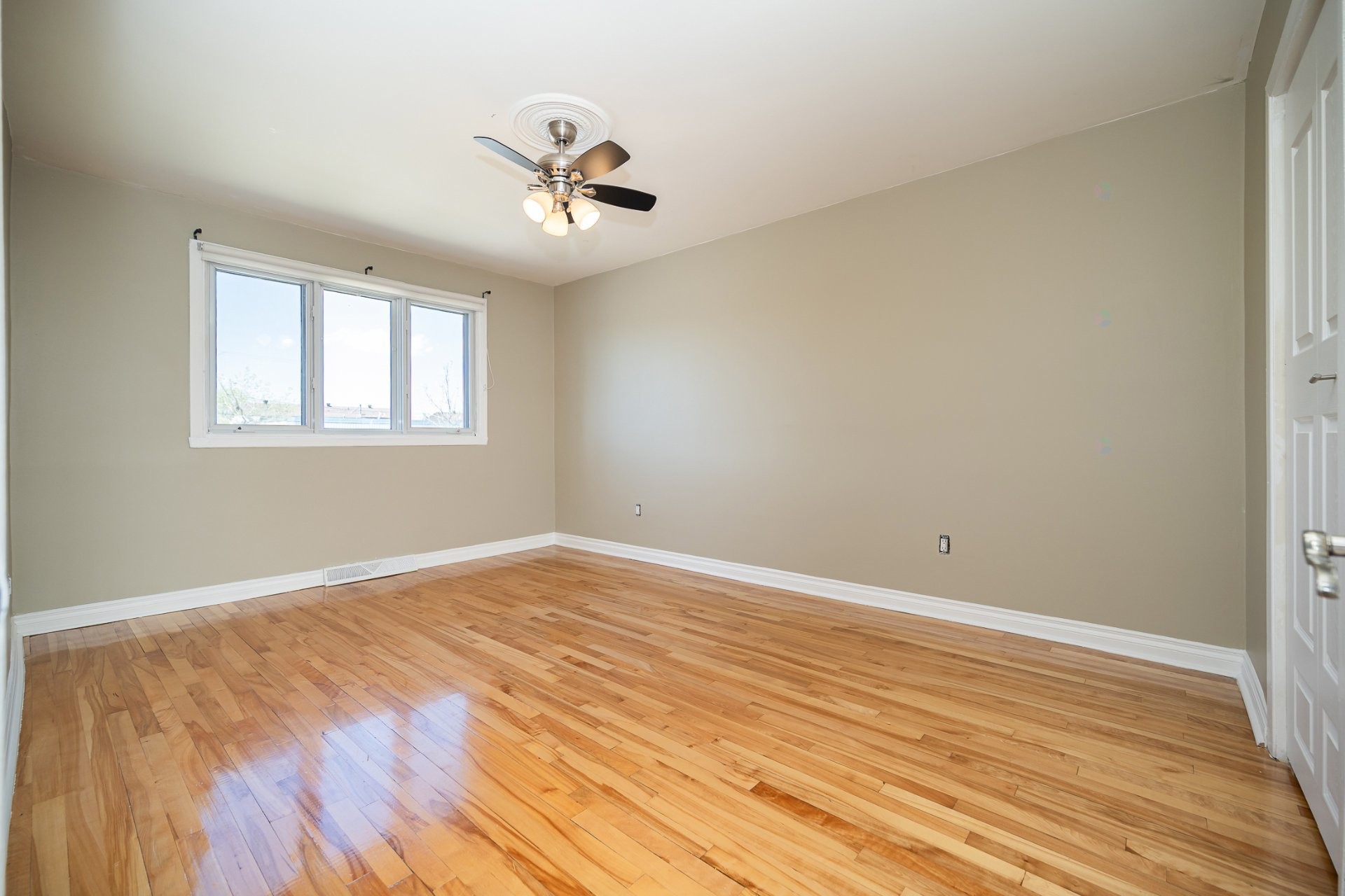 









4910


Boul. Notre-Dame

,
Laval (Chomedey),




QC
H7W1V5

