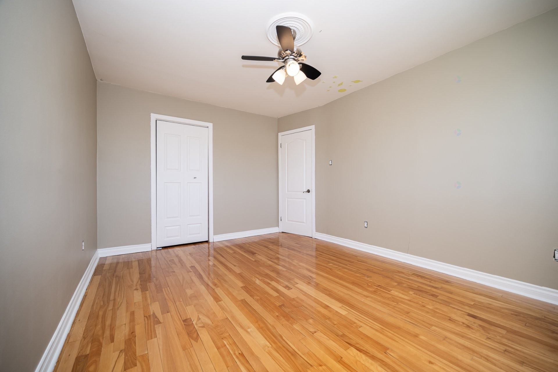 









4910


Boul. Notre-Dame

,
Laval (Chomedey),




QC
H7W1V5

