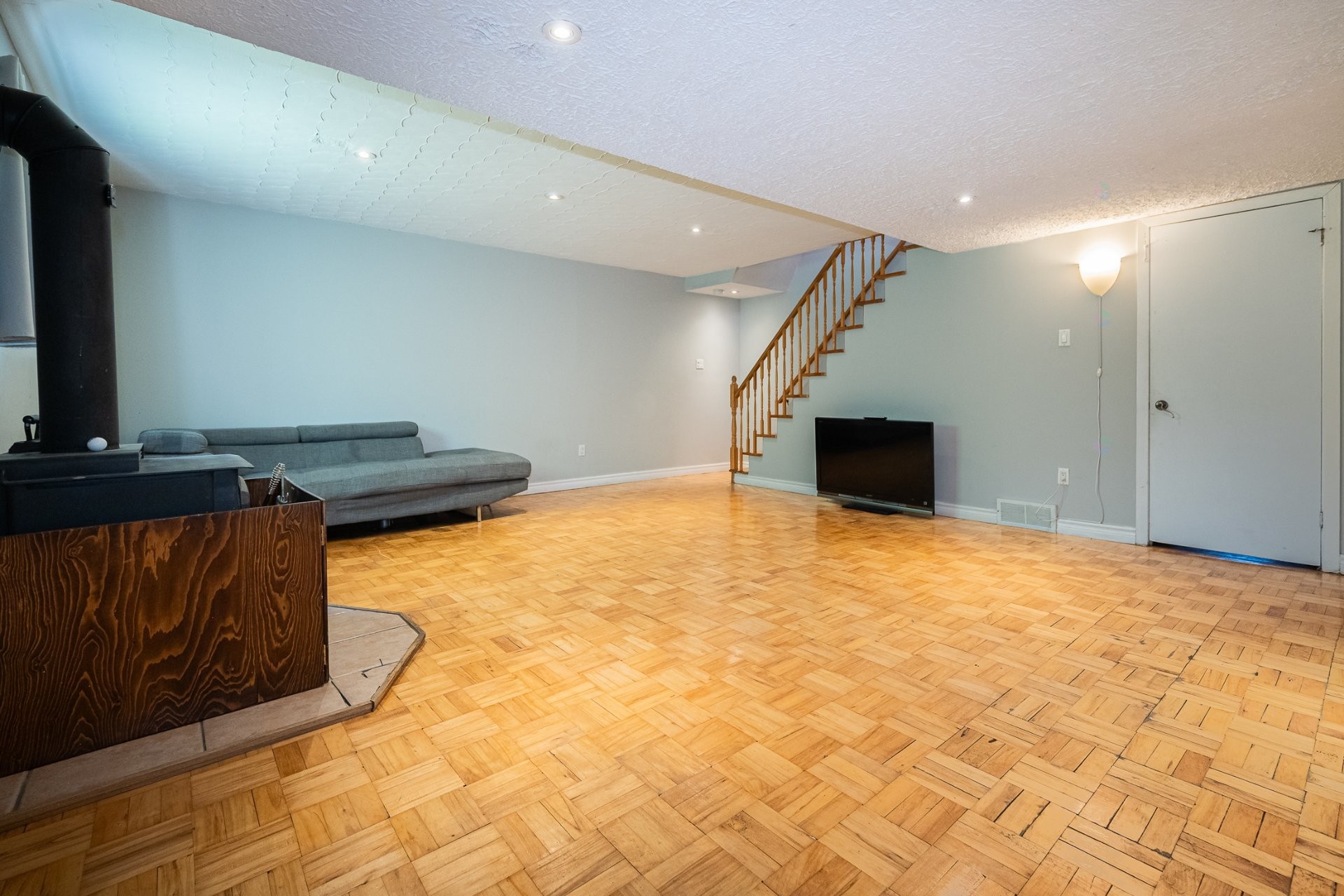 









4910


Boul. Notre-Dame

,
Laval (Chomedey),




QC
H7W1V5


