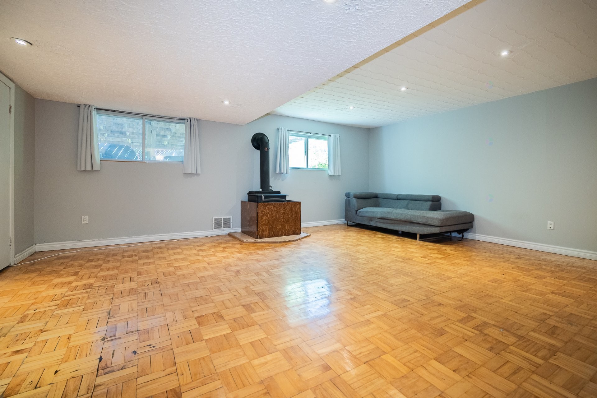 









4910


Boul. Notre-Dame

,
Laval (Chomedey),




QC
H7W1V5

