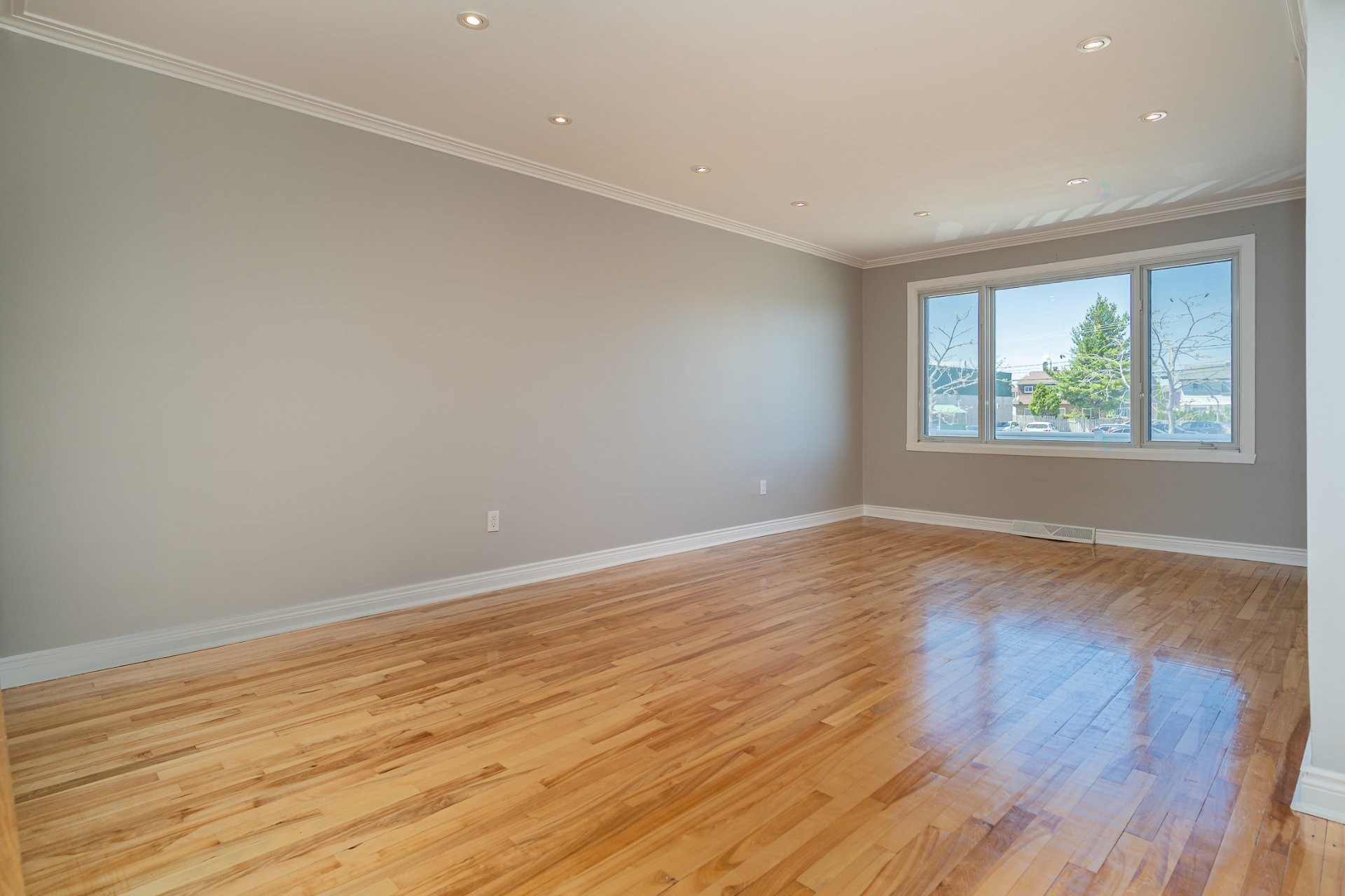 









4910


Boul. Notre-Dame

,
Laval (Chomedey),




QC
H7W1V5

