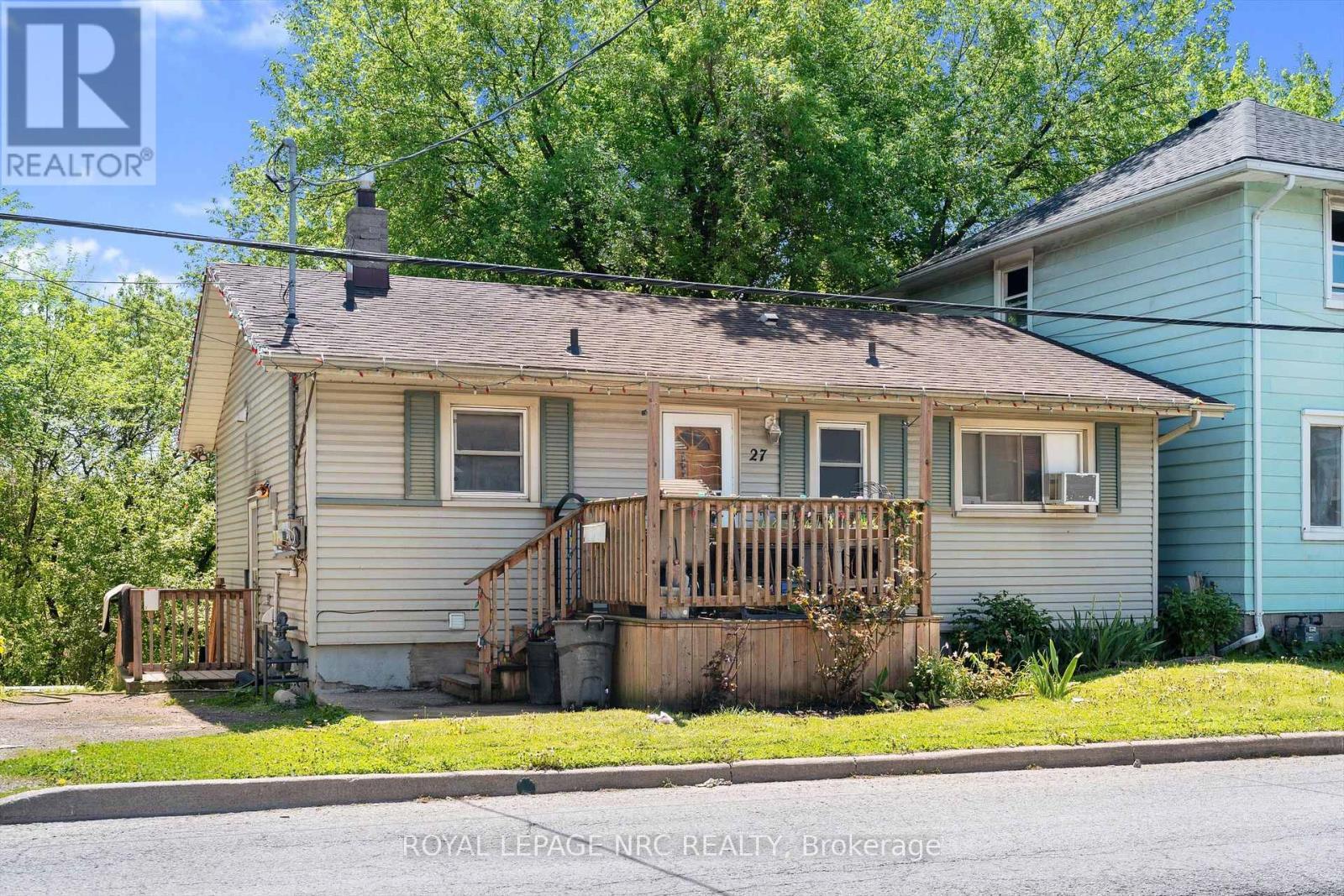 












27 GALE CRESCENT

,
St. Catharines (E. Chester),




Ontario
L2R3K8


