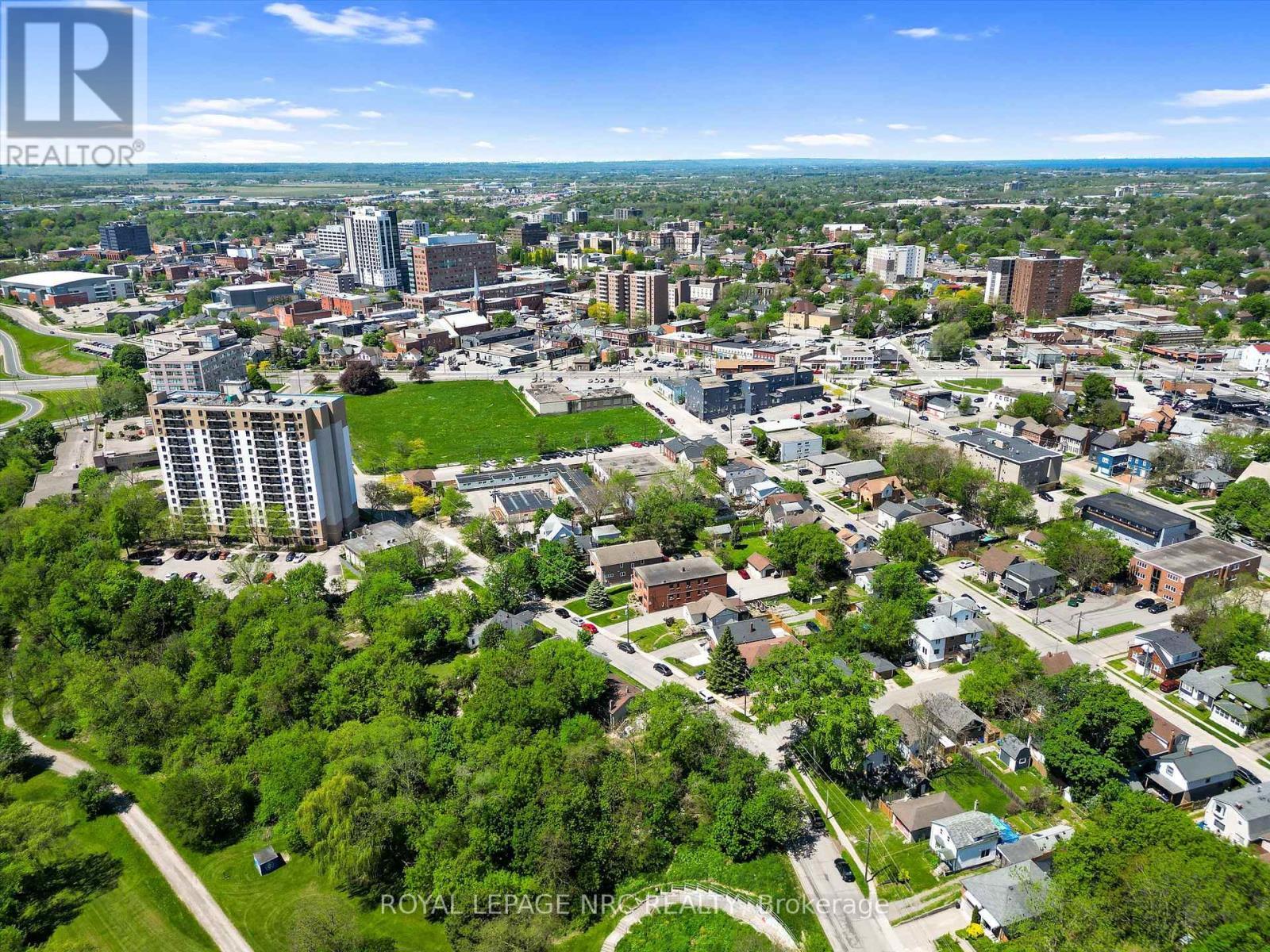 












27 GALE CRESCENT

,
St. Catharines (E. Chester),




Ontario
L2R3K8

