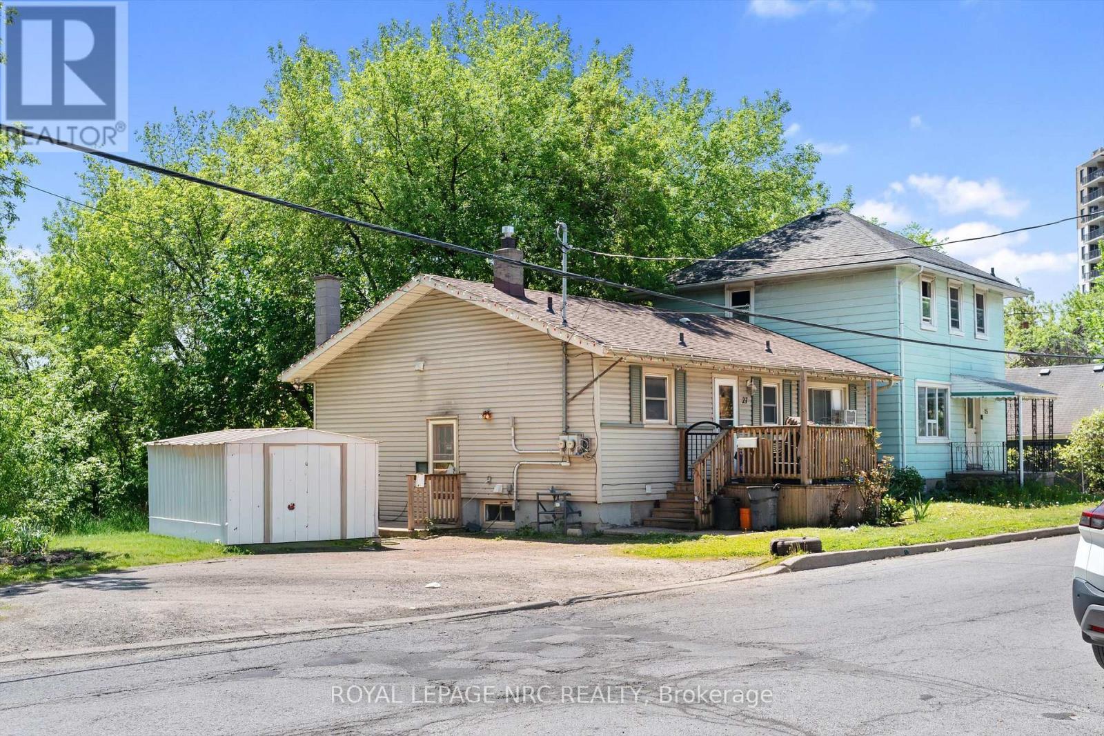 












27 GALE CRESCENT

,
St. Catharines (E. Chester),




Ontario
L2R3K8

