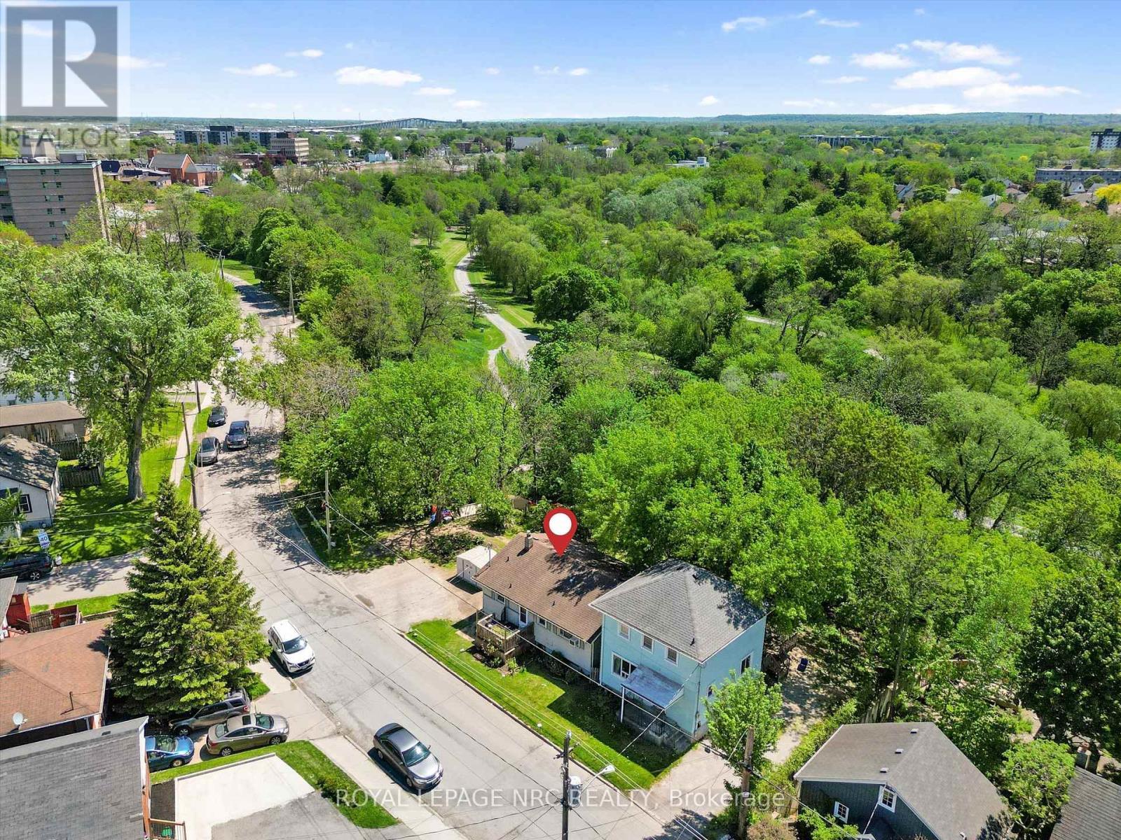 












27 GALE CRESCENT

,
St. Catharines (E. Chester),




Ontario
L2R3K8


