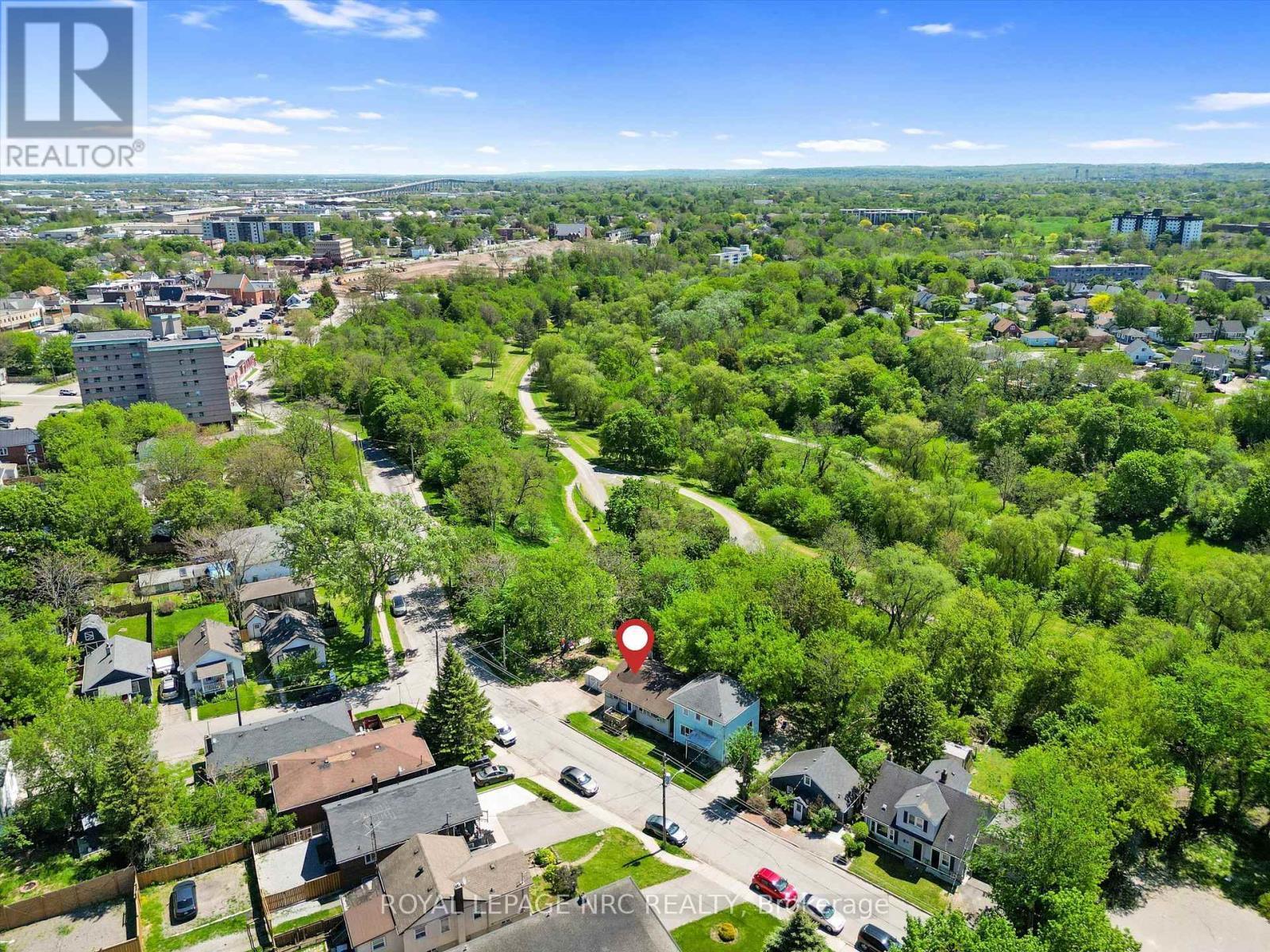 












27 GALE CRESCENT

,
St. Catharines (E. Chester),




Ontario
L2R3K8

