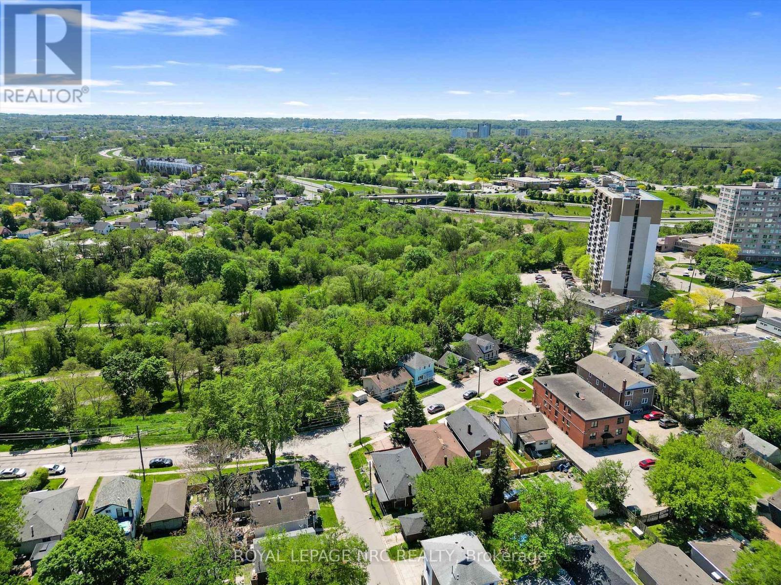 












27 GALE CRESCENT

,
St. Catharines (E. Chester),




Ontario
L2R3K8

