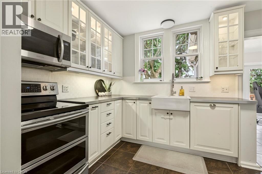 












13 TWEEDSMUIR Avenue

,
Dundas,




Ontario
L9H4H6


