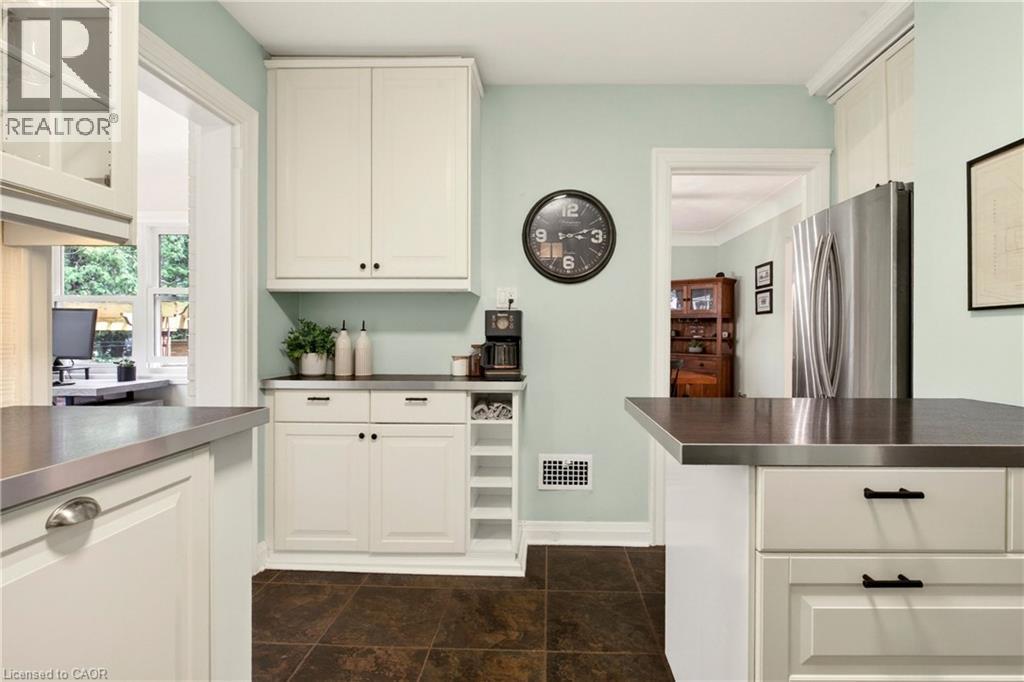 












13 TWEEDSMUIR Avenue

,
Dundas,




Ontario
L9H4H6

