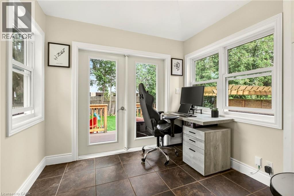 












13 TWEEDSMUIR Avenue

,
Dundas,




Ontario
L9H4H6


