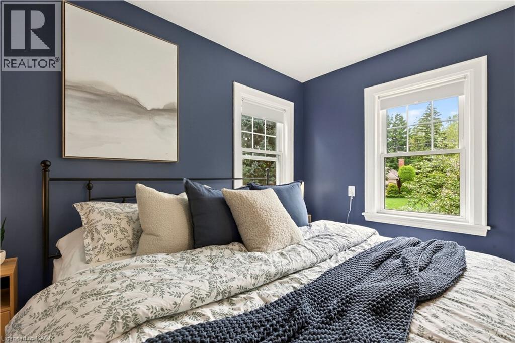 












13 TWEEDSMUIR Avenue

,
Dundas,




Ontario
L9H4H6

