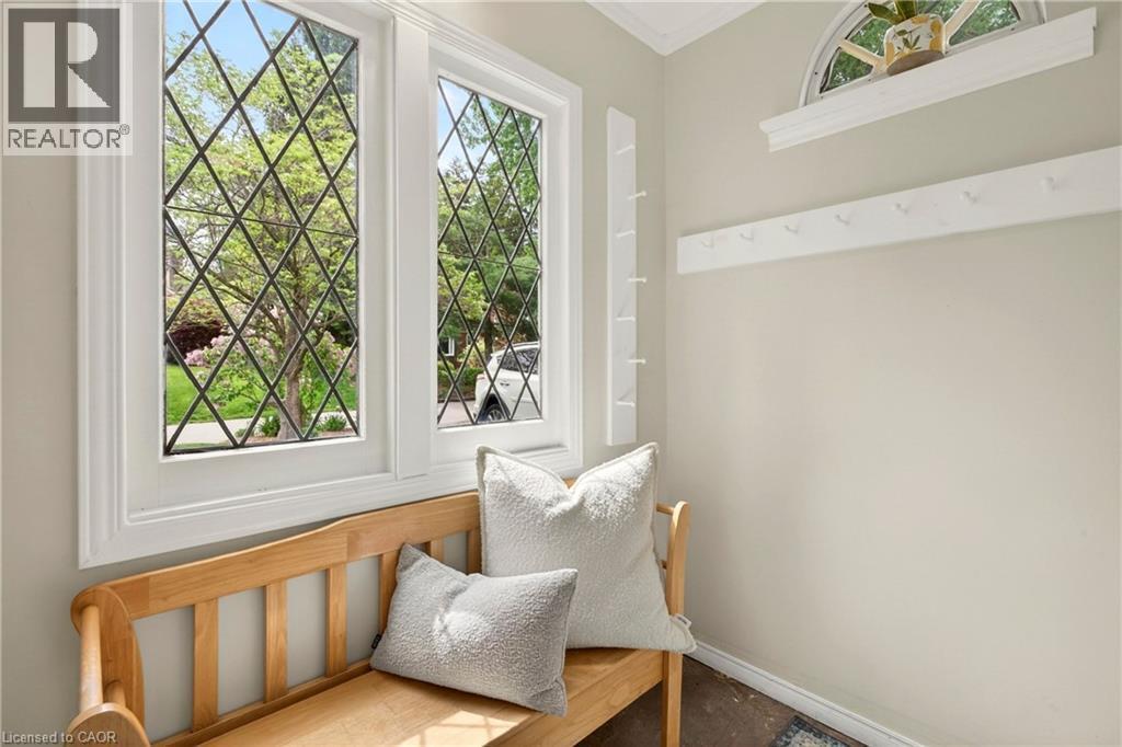 












13 TWEEDSMUIR Avenue

,
Dundas,




Ontario
L9H4H6

