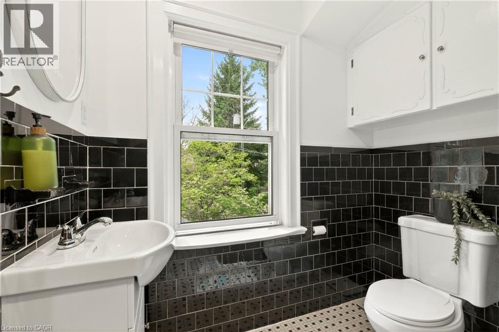 












13 TWEEDSMUIR Avenue

,
Dundas,




Ontario
L9H4H6

