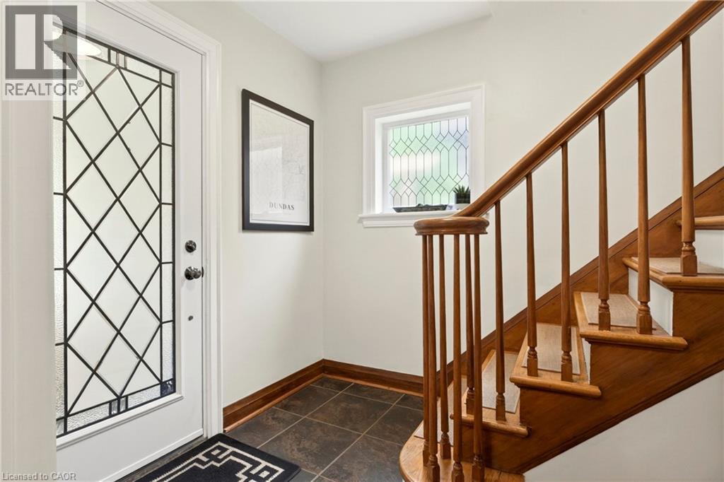 












13 TWEEDSMUIR Avenue

,
Dundas,




Ontario
L9H4H6

