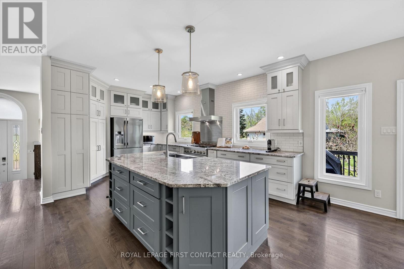 












43 BOYD CRESCENT

,
Oro-Medonte,




Ontario
L0K1N0

