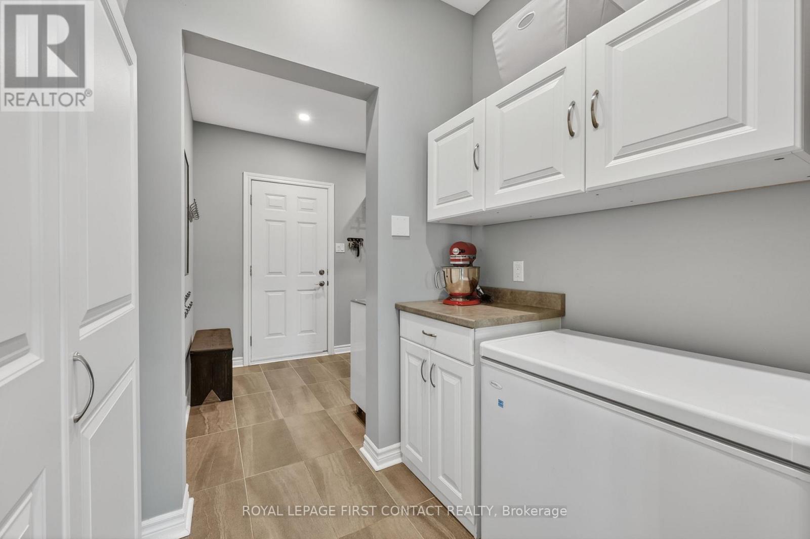 












43 BOYD CRESCENT

,
Oro-Medonte,




Ontario
L0K1N0

