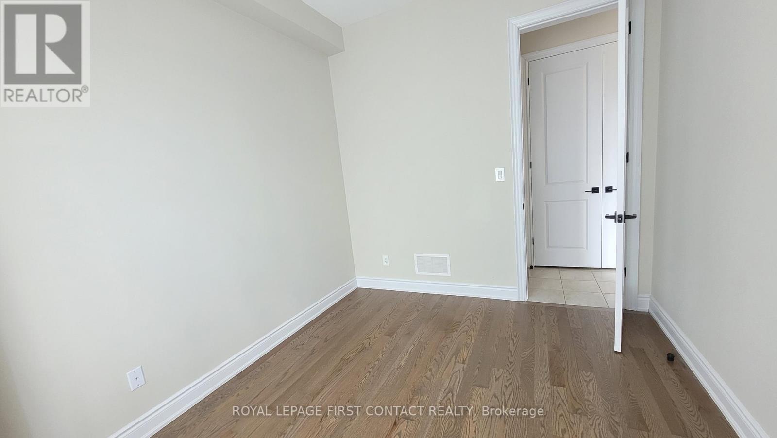 












113 BEARBERRY ROAD

,
Springwater,




Ontario
L0L1Y3


