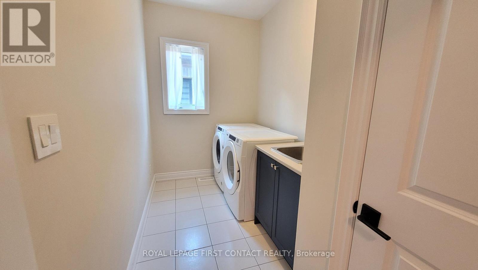 












113 BEARBERRY ROAD

,
Springwater,




Ontario
L0L1Y3

