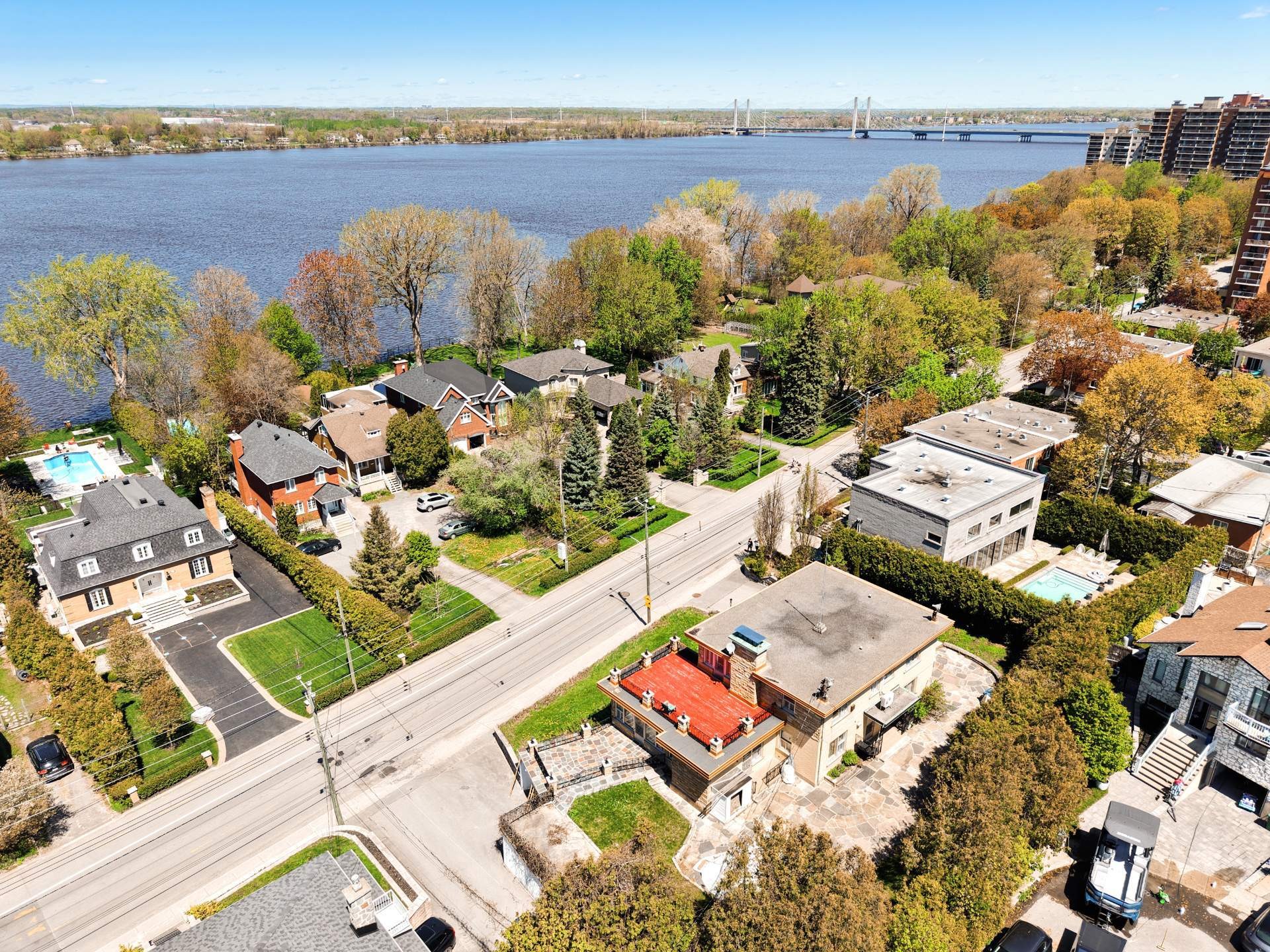 









6450


Boul. Gouin E.

,
Montréal (Montréal-Nord),




QC
H1G1C3

