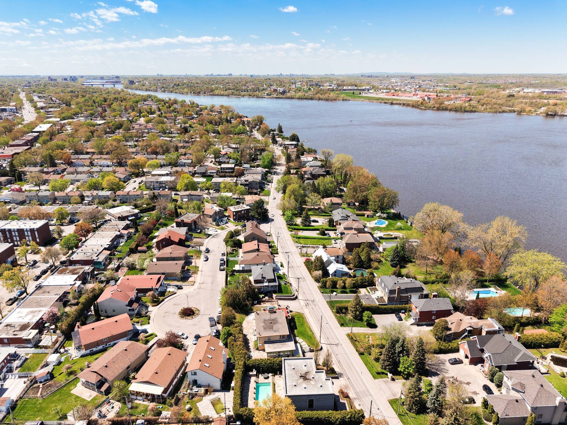 









6450


Boul. Gouin E.

,
Montréal (Montréal-Nord),




QC
H1G1C3

