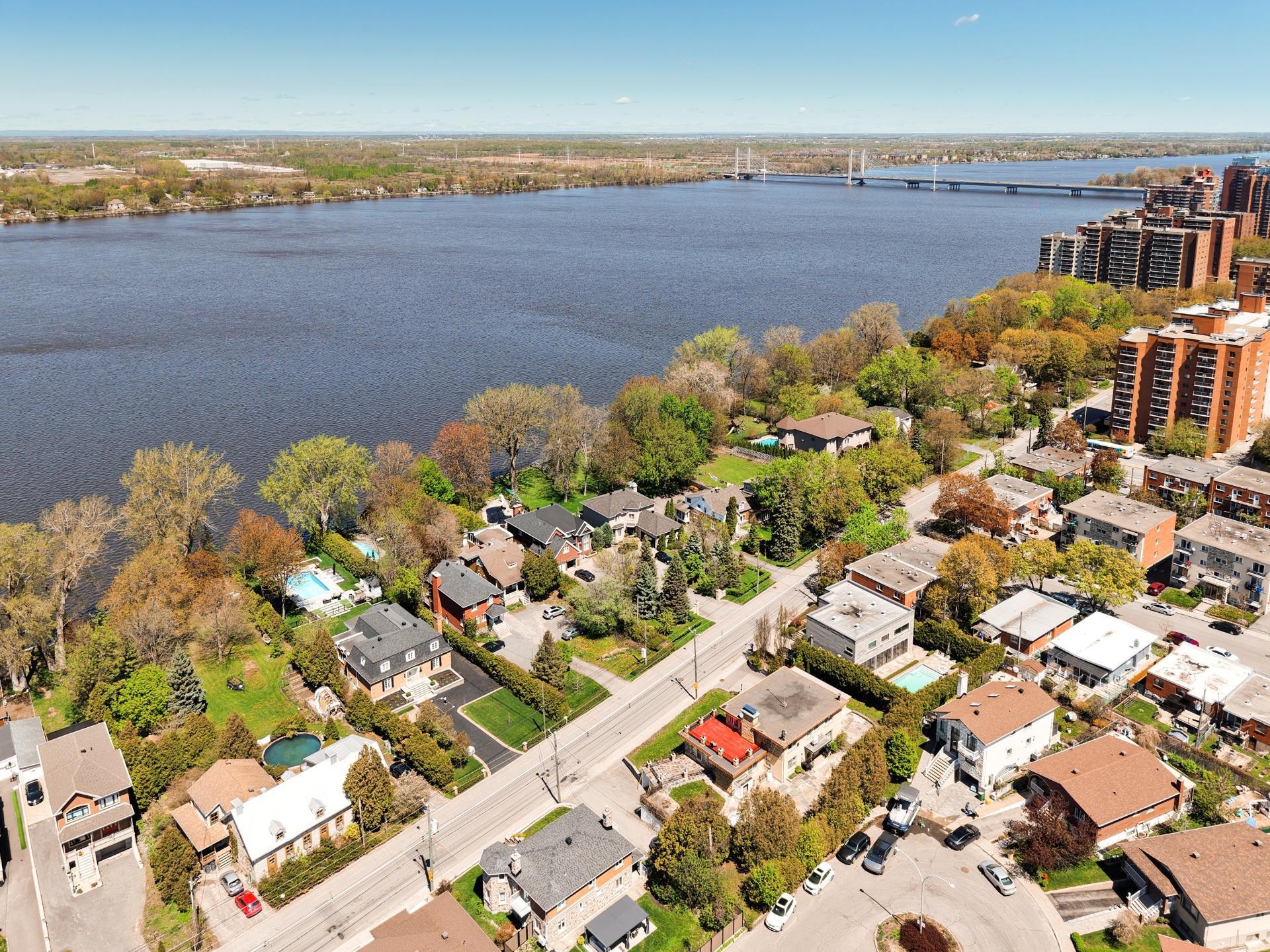 









6450


Boul. Gouin E.

,
Montréal (Montréal-Nord),




QC
H1G1C3

