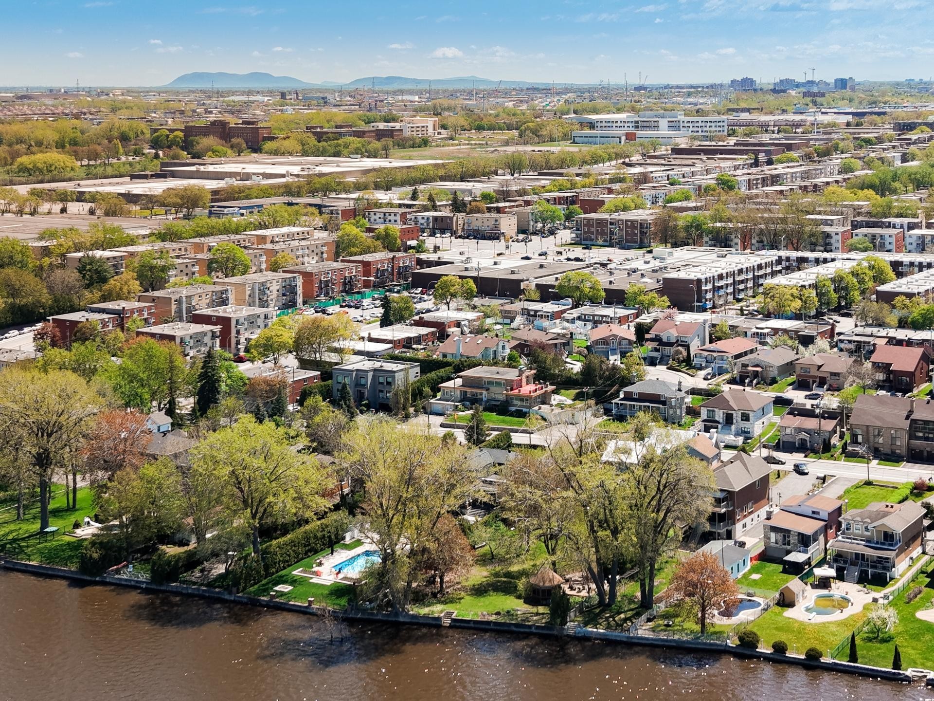 









6450


Boul. Gouin E.

,
Montréal (Montréal-Nord),




QC
H1G1C3

