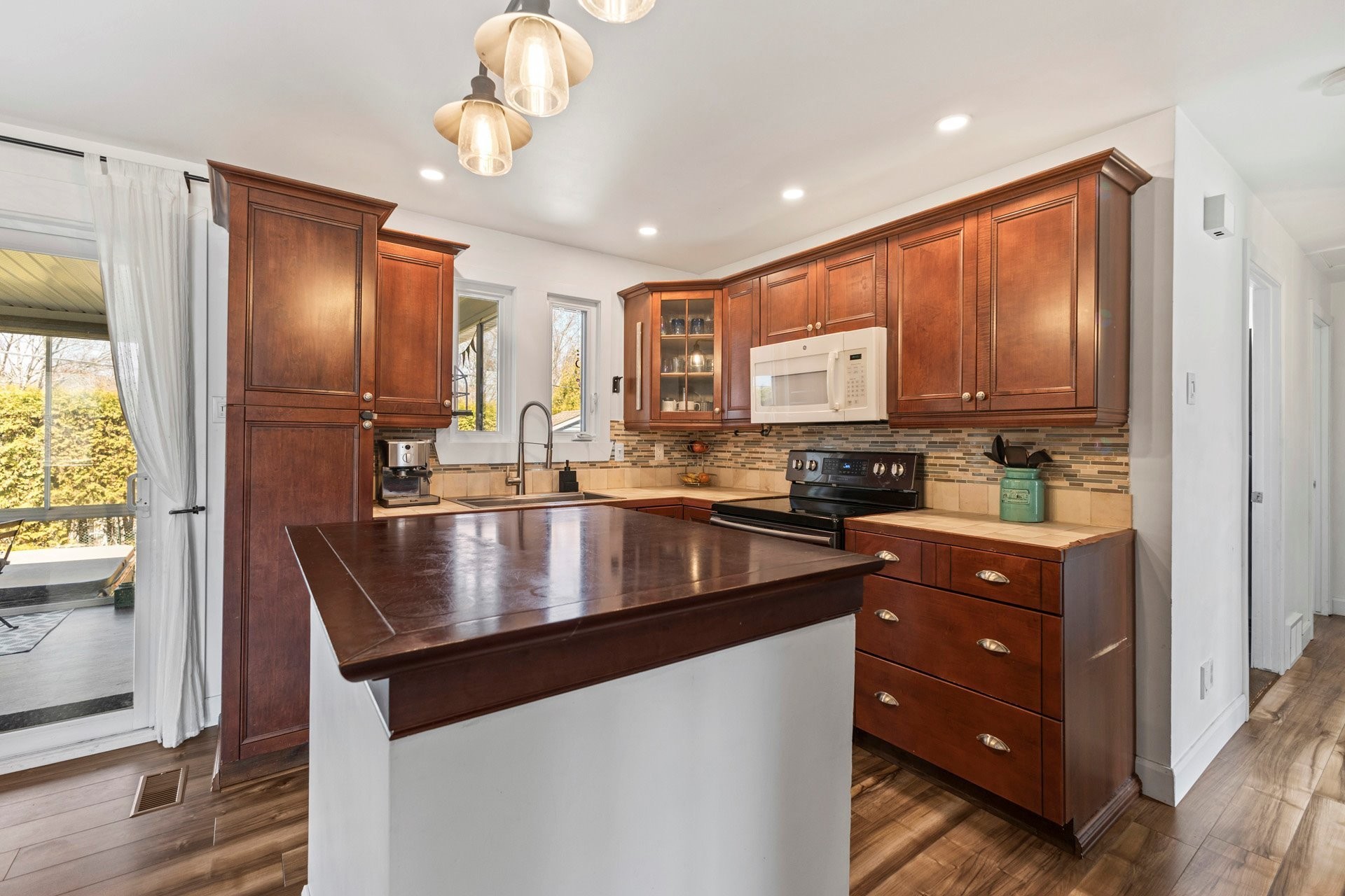 









67


22e Avenue

,
Pincourt,




QC
J7W4S2

